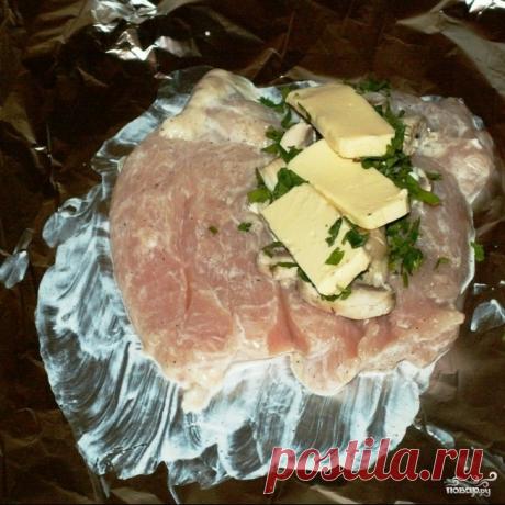 Куриные грудки, запеченные в пряностях


Когда на носу - новогодние праздники, все чаще встает вопрос - а что приготовить на новогодний стол на этот раз? Новогоднее блюдо, как ни крути, должно быть более праздничным и торжественным, нежели обычное будничное. Куриные грудки, запеченные с пряностями в фольге - это как раз такое праздничное и торжественное блюдо, которое не стыдно поставить на новогодний стол. Достаточно сытное, благодаря пряностям - ароматное, и очень вкусно...