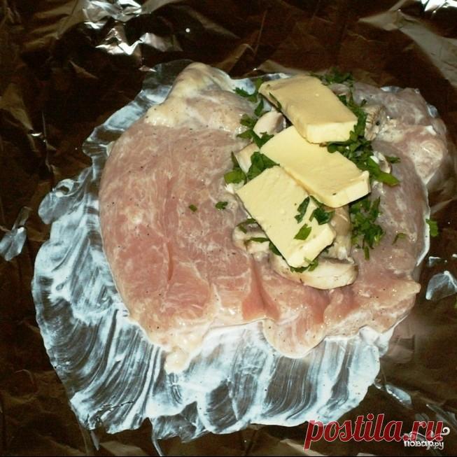 Куриные грудки, запеченные в пряностях


Когда на носу - новогодние праздники, все чаще встает вопрос - а что приготовить на новогодний стол на этот раз? Новогоднее блюдо, как ни крути, должно быть более праздничным и торжественным, нежели обычное будничное. Куриные грудки, запеченные с пряностями в фольге - это как раз такое праздничное и торжественное блюдо, которое не стыдно поставить на новогодний стол. Достаточно сытное, благодаря пряностям - ароматное, и очень вкусно...