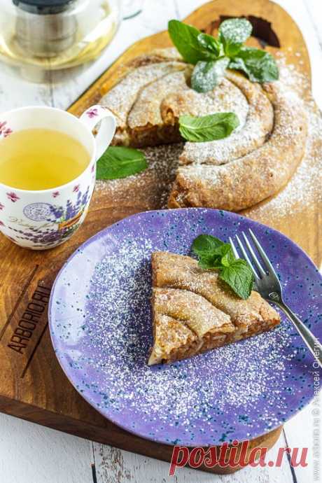 Баница с тыквой - Кулинарные заметки Алексея Онегина Баница - очень вкусный и не такой уж сложный болгарский слоёный пирог со сладкой начинкой. Вам вполне по силам приготовить баницу с тыквой или даже с репой.