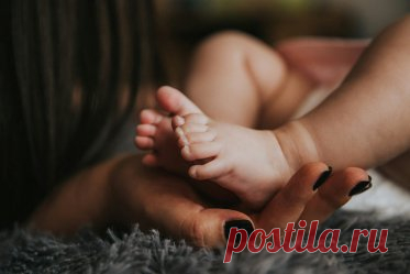 Навыки крупной моторики у младенцев, малышей и дошкольников: что должен уметь ребёнок?. От рождения до школы: в каком возрасте пора уметь сидеть, ходить, скакать на одной ноге и почему это так важно?