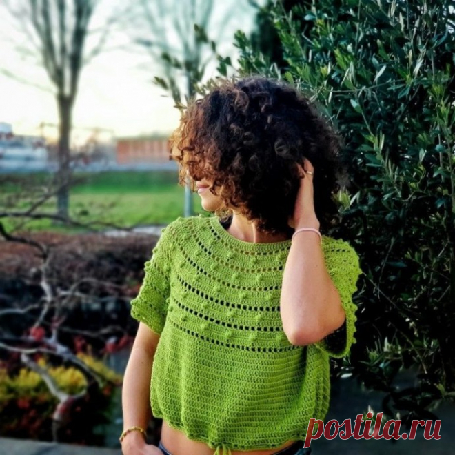 Кофточка с круглой кокеткой