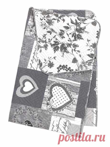 Покрывало 200х220см, двустороннее, стеганое Ультрастеп, Сладкий сон Предлагаем двусторонние покрывала с печатным рисунком. Простёганы по технологии Ультрастеп - это безниточная стежка, а значит не будет обрыва и распускания нитей. Изготовлены из ткани микровискоза, состав: микрофибра 70%, вискоза 30%. Эта ткань, сотканная из тонких микроволокон по новым нанотехнологиям, благодаря своей фактуре, ткань мягкая и бархатистая на ощупь, но при этом достаточно прочная. Она облада...