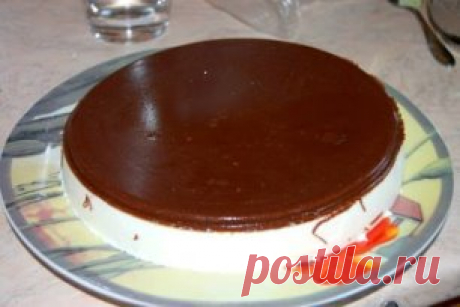 Торт “Птичье Молоко”. Рецепт тут - https://top.unichef.ru/kulinariya/tort-ptich-e-moloko-nezhnoe-ptich-e-moloko-domashnego-prigotovleniya/
Нежное птичье молоко домашнего приготовления не займёт много времени и подарит массу незабываемых впечатлений.