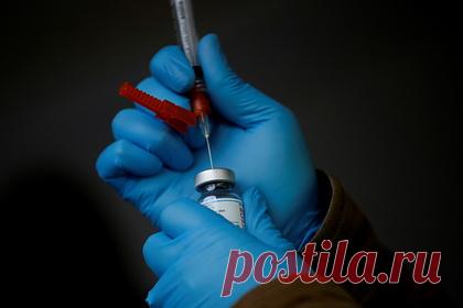 В Швейцарии несколько месяцев прививали граждан просроченными вакцинами. Врач в швейцарском кантоне Швиц несколько месяцев прививала граждан просроченными вакцинами от COVID-19. Медик Сюзанна Ниеманн ввела просроченный препарат против коронавируса производства Moderna более чем сотне человек. Власти уточнили, то не все привитые просроченной вакциной могут быть идентифицированы.