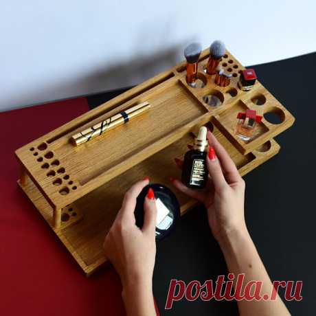makeup brush holder / makeup vanity / makeup box / bathroom