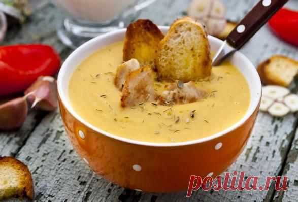 Зимний суп с курицей и гренками