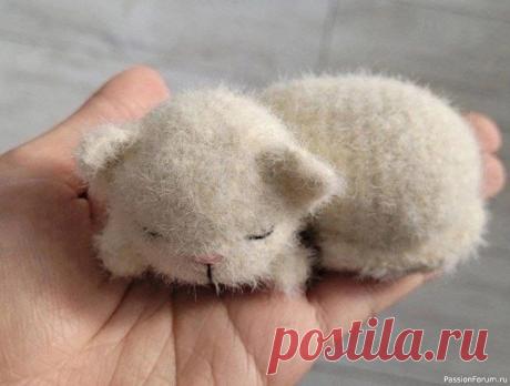 Спящий котёнок крючком. МК | Вязаные игрушки. Мастер-классы, схемы, описание.