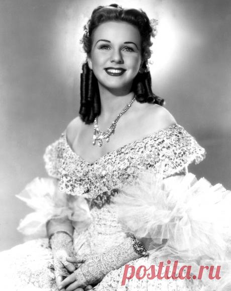 Дина Дурбин, 4 декабря, 1921
• 17 апреля 2013