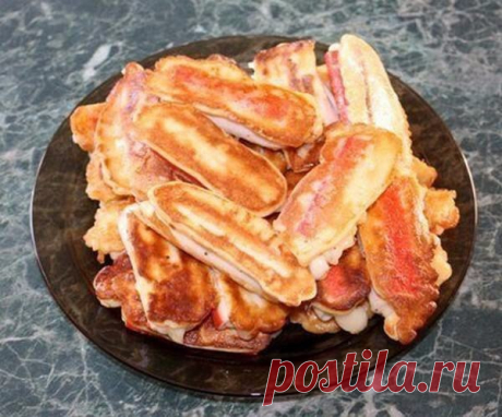 Интересное угощение, от которого трудно отказаться — Крабовые палочки в кляре с сыром 


Это сочетание меня приводит в восторг!









Ингредиенты:
крабовые палочкисыр
Для кляра понадобиться:молокомукаяйцасоль, перец
Приготовление:
Нарезаем сыр полосочками.

Крабовые палочки разворач…