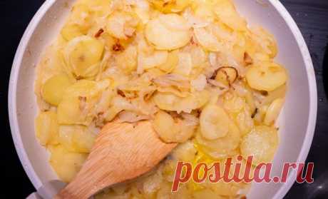 Картофель, жаренный с яблоками и луком | Дачная кухня (Огород.ru)