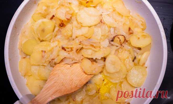 Картофель, жаренный с яблоками и луком | Дачная кухня (Огород.ru)