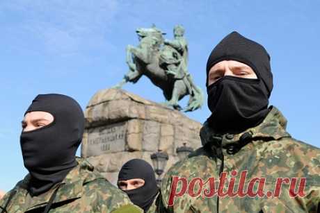 Бывший подполковник СБУ рассказал о планах «Азова» в Мариуполе. Бойцы из националистического полка «Азов» и другие радикальные формирования рассчитывают продержаться в Мариуполе до конца переговоров между Россией и Украиной, «прикрываясь живым щитом». Такое мнение выразил бывший подполковник Службы безопасности Украины (СБУ) Василий Прозоров.