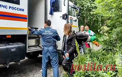 В Петропавловске-Камчатском из-за землетрясения ввели режим ЧС. Все службы приведены в состояние повышенной готовности, сообщил мэр города Евгений Беляев