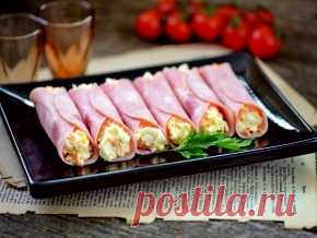 Рулетики из ветчины с сыром и корейской морковью.