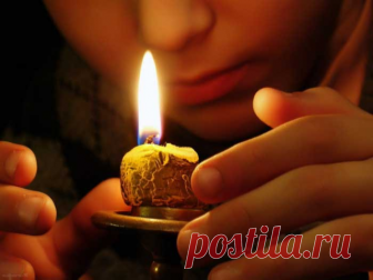 Как обезопасить себя от действий примет и отвести несчастья и неудачи.

народные приметы Считается, что если вернуться домой за чем-то, что забыли, предстоящий день или дело по которому вы вышли из дома не будет иметь успеха. Если вернулся назад, удача вроде как должна покинуть человека, но знающие люди советуют: если вернулся назад (домой) за чем то забытым, просто улыбнись, когда будешь снова выходить из дома и закрывая дверь скажи заговор:

«Не бес попутал, а ангел в до...