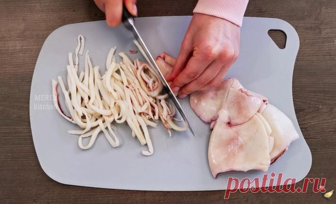 Рецепт салата «Море вкуса». Один из лучших рецептов салата с кальмаром, который я знаю | MEREL KITCHEN | Пульс Mail.ru Сегодня поделюсь с вами рецептом салата, который я считаю одним из лучших, на мой вкус, готовлю его часто и надеюсь он понравится вам!