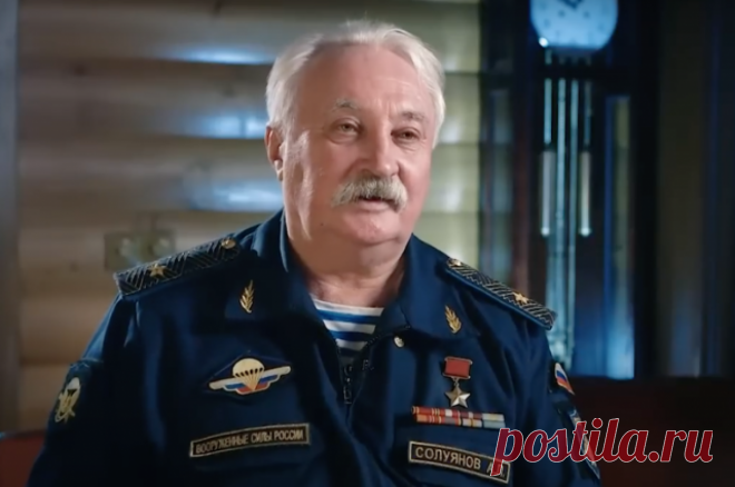 Отпевание «Батяни-комбата» пройдет в главном храме ВДВ в Сокольниках. Генерал-майор ВДВ в отставке Александр Солуянов скоропостижно скончался 2 декабря, не дожив 18 дней до 70-летия.
