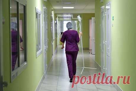 Стала известна вероятная причина отравления 116 детей в школе Тувы. Руководитель регионального управления Роспотребнадзора по Туве Людмила Салчак рассказала, что выявленный в капустном салате золотистый стафилококк мог стать причиной массового отравления детей в школе-интернате «Тувинский кадетский корпус». По сведениям регионального Минздрава, 57 заболевших уже готовят к выписке.
