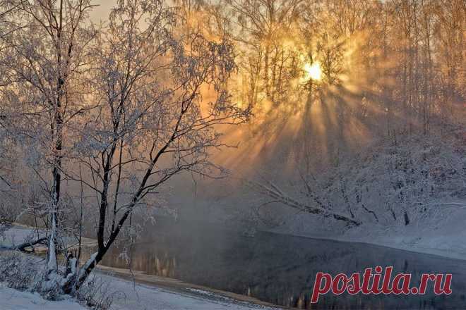 Քրիստոս հենց այդ պատճառով իսկ եկավ, որովհետև սիրեց մեզ. սիրելի ոչինչ չկար մեզանում, բայց Ինքը մեզ սիրելով՝ մեզ սիրելի դարձրեց։
Սուրբ Օգոստինոս

Սերը մեր ընկերներին դարձնում է ավելի հարազատ:
Ուրախությունը մեր սրտերը դարձնում է ավելի թեթև:
Հավատը մեր ուղին դարձնում է ավելի հստակ:
Խաղաղությունը մեզ բոլորիս ավելի է մոտեցնում իրար:
Մաղթենք, որ մեզ միշտ ուղեկցեն Սերը, Ուրախությունը, Հավատքն ու Խաղաղությունը
