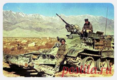 Афганская война: фотографии, которые вы не видели В 1980х годах прошлого века произошла гражданская война в Афганистане. Это был военный конфликт между правительственными силами Афганистана и ограниченным контингентом советских войск с одной стороны и многочисленными вооружёнными формированиями моджахедов с другой.