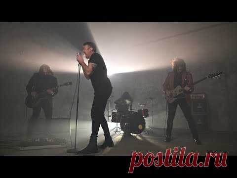THE UGLY KINGS - Strange, Strange Times (Official Video) | Napalm Records