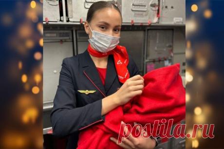 Родившую в самолете «Уральских авиалиний» пассажирку выгнал из дома муж. Гражданка Таджикистана 32-летняя Санавбар решила отправиться из Подмосковья на родину после ссоры с супругом.