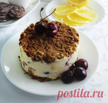 Торты из печенья - 5 лучших рецептов.

Рецепт 1: Торт из печенья банановый

Описание:

Очень вкусный торт! Сочетание сметаны и бананов делает его вкус нежным, а на его приготовление уходит так мало времени, что можно делать его хоть каждый день и подавать в качестве десерта или на завтрак малышам.

Ингредиенты:

1 кг не соленого крекера;
4 крупных банана;
1 л сметаны;
0,5 кг сахара;
100 гр. шоколада.

Способ приготовления:

1. Взбиваем сметану с сахаром. Бананы нарезаем то...