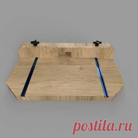 Стол с пылеуловителем и зажимами для сверлильного станка В этой статье мастер-самодельщик расскажет нам, как он сделал на сверлильный станок рабочий стол. Стол имеет систему пылеулавливания, два зажима и съемную среднюю часть. Инструменты и материалы:-Сверлильный станок;-Т-образный зажим;-Циркулярная пила;-Струбцны (пружинные зажимы и зажимы