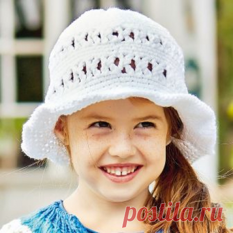 Шляпка с ажурным узором Ажурная кокетливая шляпка – прекрасная защита от солнца. РАЗМЕРЫ  Окружность головы ок. 50–52 см   ВАМ ПОТРЕБУЕТСЯ  - Пряжа (100% хлопка; 90 м/ 50 г) – 200 г белой;&nbsp;- крючок №4;&nbsp;- крахмал в аэрозольной упаковке.   Нравится публикация?