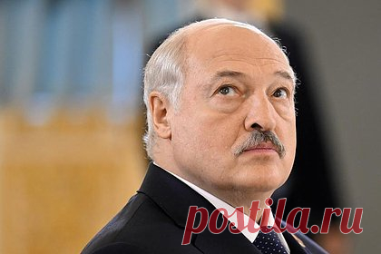 Лукашенко поручил создать «мощные кулаки» на белорусской границе. Создать «мощные кулаки» в рамках маневренных групп на границе Белоруссии поручил президент страны Александр Лукашенко. По его словам, маневренные группы должны быть в каждом приграничном отряде. Он указал новому главе ГПК страны Константину Молостову, что маневренные группы должны быть в каждом отряде.