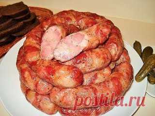 Домашняя Куриная колбаска - Вкуснотища ! БЕЗ ХИМИИ !
Самая вкусная из всех колбас – это, конечно же, домашняя колбаса, сделанная своими руками, без всяких вредных добавок и примесей.
Советую прочитать полностью !
Ингредиенты:
-500 г куриного мяса (у меня куриная грудка),
-3 зубчика чеснока,
-200 мл сливок,
-2 яичных белка,
-1 ч.л. соли,
-1 ч.л. сладкой молотой паприки,
-черный молотый перец
-специи и травы по вкусу.
Первый вариант:
Куриное мясо пропустить через мясорубку.
Чеснок измельчить и до