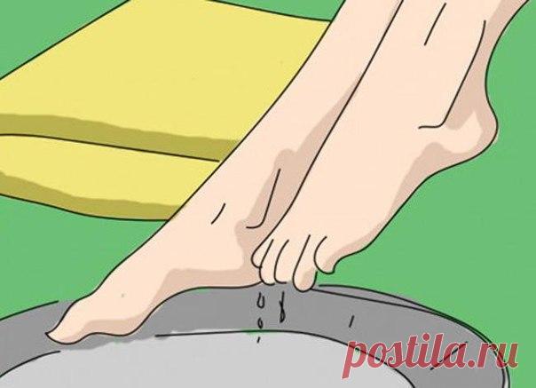 Вот что произойдет, если подержать ноги в уксусе. Делаю так каждый вечер!
Яблочный уксус — натуральный продукт, мощное действие которого не вызывает сомнений. В составе ароматного уксуса содержится множество биологически активных веществ, способных убивать микробы и вредоносные бактерии.

В южных странах, где растут кокосы, спасительным средством от разных проблем является кокосовое масло. Но наше богатство — яблоки, и сделанный из натурального сырья яблочный уксус выручае...