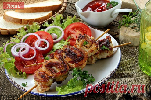 Рецепт куриных шашлыков с беконом / Меню недели