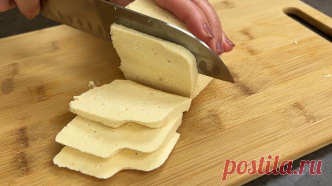 Я готовлю такой сыр уже не в первый раз, по вкусу а не такой как магазинный, но он очень нежный и буквально тает во рту. Поэтому рекомендую вам попробовать!

Рецепт:
• Молоко - 2 л 
Показать ещё