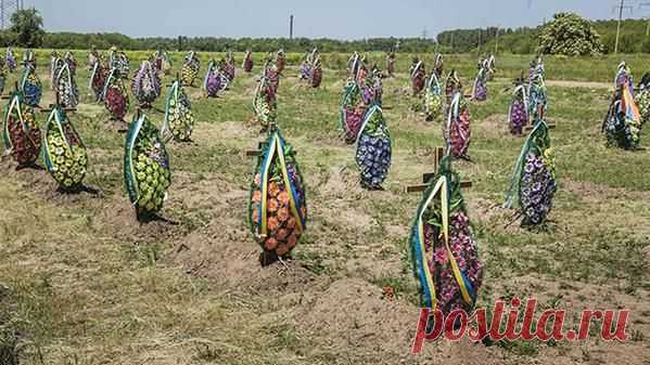 Сотни убитых безымянных украинских силовиков зарывают на кладбище в Днепропетровске: