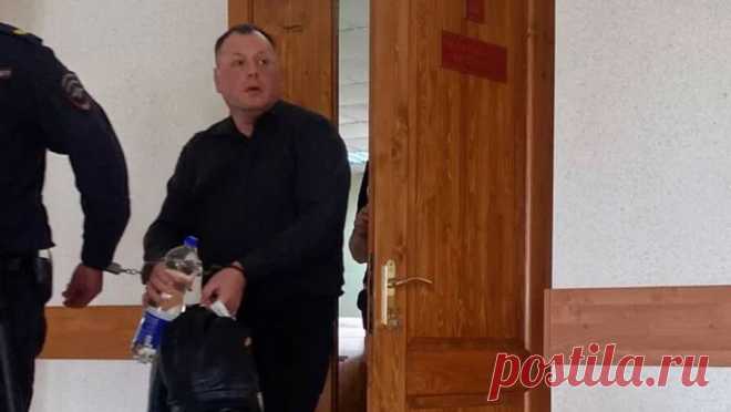 В Свердловской области лишили свободы экс-депутата, установившего камеру в женском туалете. Бывший парламентарий из Свердловской области, который вел тайную съемку в женском туалете, оказался в колонии за взятки. Об этом сообщила прокуратура региона. Экс-глава МУП "Энергосервис" Андрей Мерзляков стал известен ...