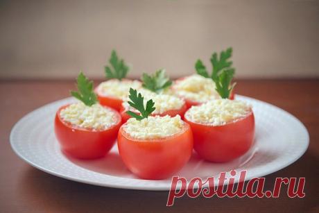 Помидоры с сыром и чесноком - Пошаговый рецепт с фото своими руками Помидоры с сыром и чесноком - Простой пошаговый рецепт приготовления в домашних условиях с фото. Помидоры с сыром и чесноком - Состав, калорийность и ингредиенти вкусного рецепта.