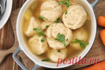Куриный суп с клецками и зеленью