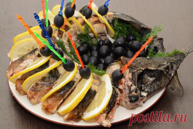 Осетр по-царски, запеченный, фаршированный форелью рецепт с фото