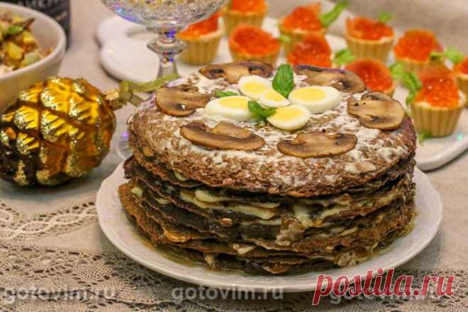 Печеночный торт с грибами. Рецепт с фото Из года в год к праздникам, а иногда и просто так, мы готовим печеночные тортики. В рецепте меняем не только печенку (говяжью, свиную, куриную), но и остальные ингредиенты печеночных коржей. Например, в этом рецепте к измельченной печени добавили сметану. Она делает печенку более воздушной и мягкой. Для прослойки пожарили лук и свежие шампиньоны. Получилось вкусно и нарядно.

