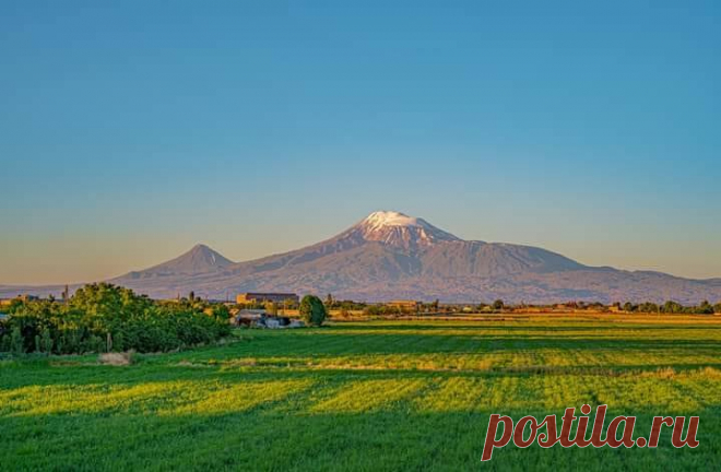 Բարի լոյս օր Աստուածային..💥.
Բարի առավոտի հրաշագեղ արշալույսի ողջույններով. արեւն ելավ սարերեն....ու բացվեց օր խաղաղ ցնծութեան:
Բարի լույս օդիդ ,ջրիդ ,հողիդ իմ անոյշ օրհնեալ Հայրենիք:
«Վայ են ազգին, որ աշխարհումս անտեր ա,
Վայ են երկրին, որ թշնամու գերի ա
Վայ են խալխին, որ ինքն իր կյանքն աշխարքը,
Չի պահպանի ու հաիամու ձեռ կտա»^։
«Շունչդ տուր Հոգիդ, բայց քո Հայրենիք
Մի տար թշնամյաց, ու անաշխարհիկ
Ընկնի լ սարեսար, լին ի լ չարաչար,
Ծ առա օտարաց կամ գերի անճար»:
Խ. ԱԲՈՎՅԱՆ