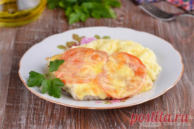 Рыба по-французски с помидором и сыром.

Готовим сочную рыбу по-французски из филе щуки, помидора, майонеза и твердого сыра с добавлением смеси Итальянских трав. Ароматное блюдо быстро собираем и запекаем в духовке.