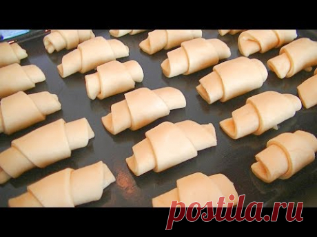 Нежные сметанные рогалики с варёной сгущёнкой. Готовятся легко! Съедаются очень быстро!