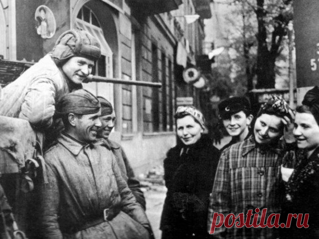 Что на самом деле думало мирное население Германии о советских солдатах в 1945-м? / Назад в СССР / Back in USSR