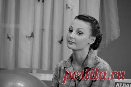 Раскрыта причина смерти 41-летней участницы «Танцев со звездами». Ведущая детской передачи «АБВГДейка», участница программы «Танцы со звездами» и танцовщица Кристина Асмаловская умерла от цирроза печени, а не от коронавируса, как предполагалось ранее. Как сообщает издание, COVID-19 обострил хроническое заболевание, которое возникло на фоне злоупотребления спиртными напитками.