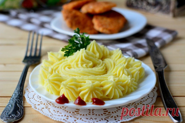 Одна маленькая хитрость в приготовлении вкусного картофельного пюре
Наверное, все без исключений, любят картофельное пюре. Мои детки готовы есть его хоть каждый день и по три раза на день. И готовят пюре тоже все одинаково: отвариваем картофель, добавляем масло и теплое молоко, разминаем. Может только разница в том, кто как делает пюре. Я знаю таких хозяек, которые мнут картошку мялкой, есть такие, кто […]
Читай дальше на сайте. Жми подробнее ➡