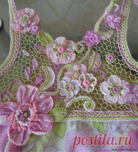 Комбинированное детское платье связанное в технике ирландского кружева