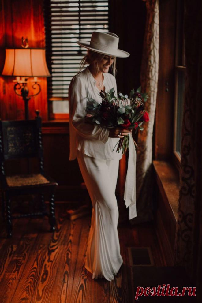 Bride in white bellbottoms and white blazer with white hat holding bouquet with king protea. Nashville wedding elopement | Adventurous Wedding in Nashville #nashvillewedding #adventurouselopement #nashvilleelopement