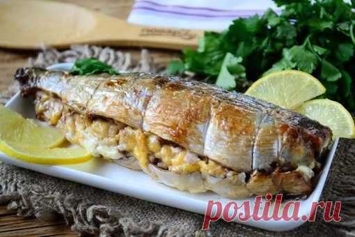ЗАПЕЧЁННАЯ СКУМБРИЯ 
с орехово-сырной начинкой 

Ингредиенты: 
1. Скумбрия — 1 Штука (мороженая) 
Показать полностью…