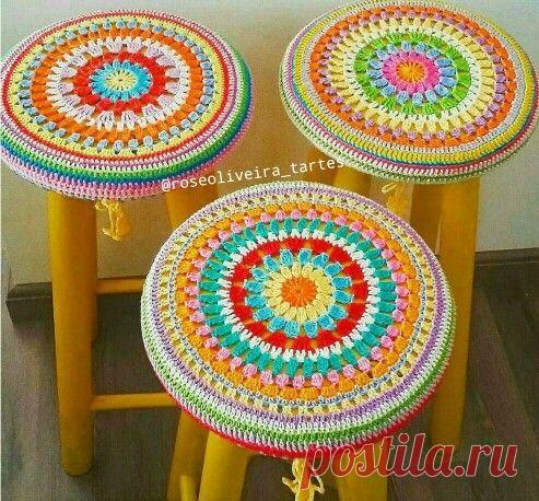 Tecendo Artes em Crochet: Três Capas para Banquinhos Coloridinhas!